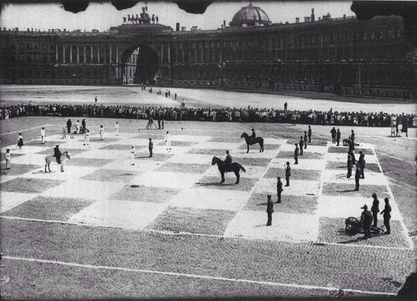 waitbutwhy's tweet photo. Chess match, Leningrad, 1924. Played between two Russian chess masters calling in their moves by telephone. https://t.co/CygVWZZ4NB