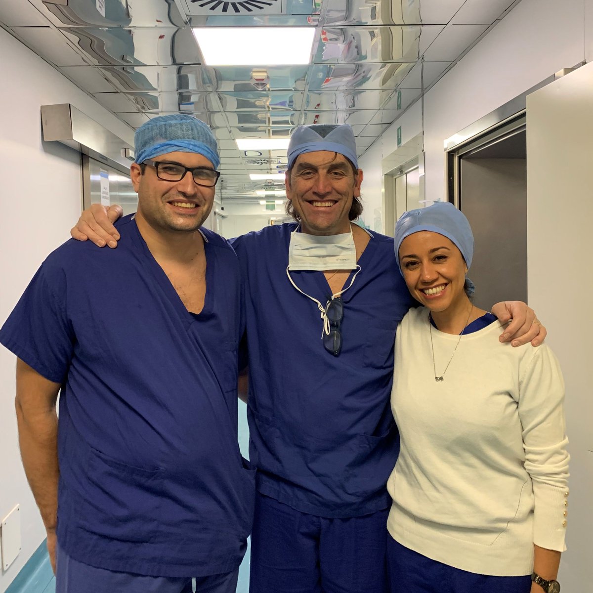 Fellows Márcio Madeira and Valeria Iturriaga have started their training with <a href="/RuggeroPaulis/">Ruggero De Paulis</a> as part of the Francis Fontan Fund #AorticRoot and Valve Repair Fellowship. <a href="/marcio_made/">Márcio Madeira</a> and Valeria are the first two Fellows to start in-hospital training since 2019! 👏