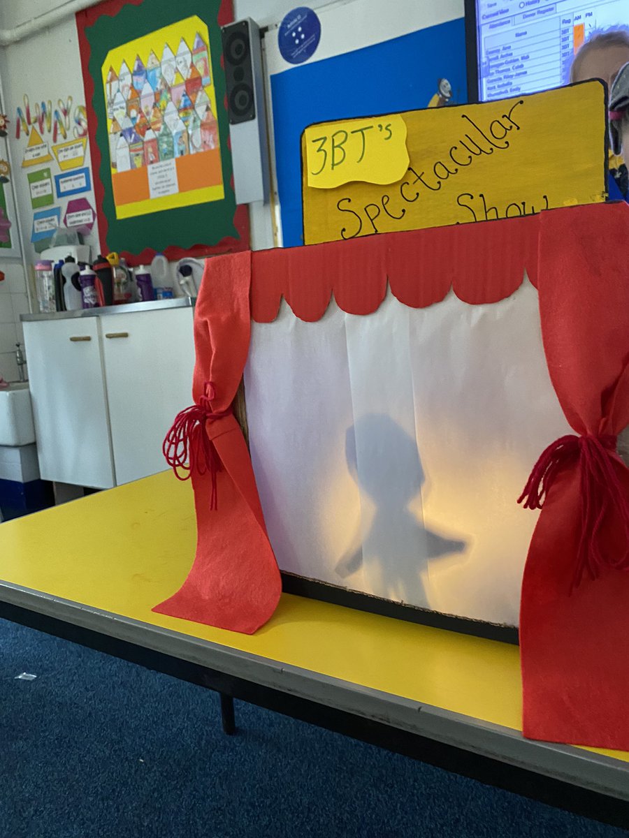 ButtonLane_'s tweet photo. We have had lots of fun this afternoon making shadow puppets in art! #3BT https://t.co/zWPuCVugiI