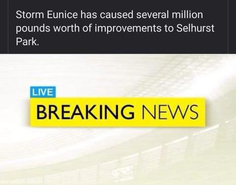 AgainSlightly's tweet image. 💨🤣#Eunice #bhafc @wearebrighton @NorthStandChat