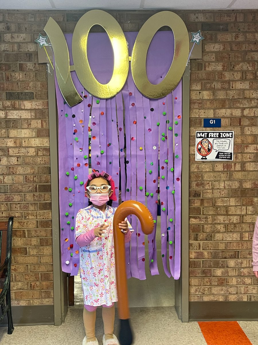 SunsetHeightsEL's tweet photo. Celebrating 100's Day!  @NASHUASCHOOLS https://t.co/cYHUQ7euF1