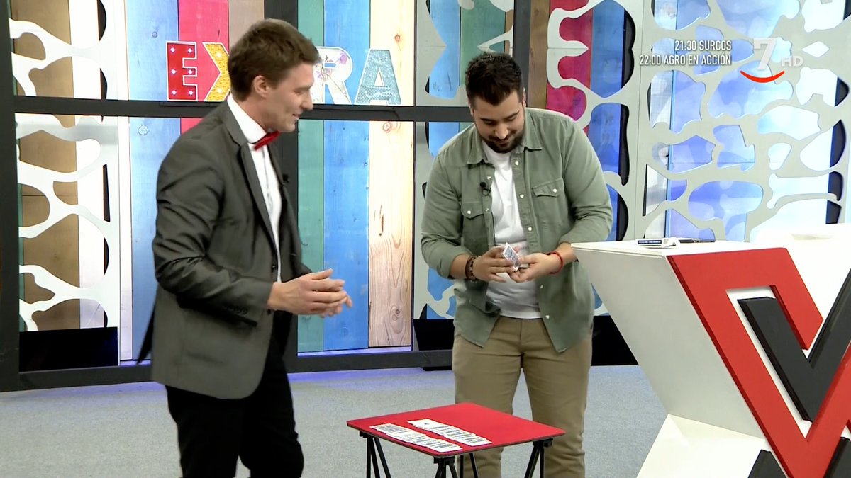 cyltv's tweet image. #ExtraCyL ▶️ El Mago Toño deja a un lado la magia ✨ para sorprender a Gonzalo con un juego de cartas 🃏 

👉youtu.be/Q0Bq9j6x13E