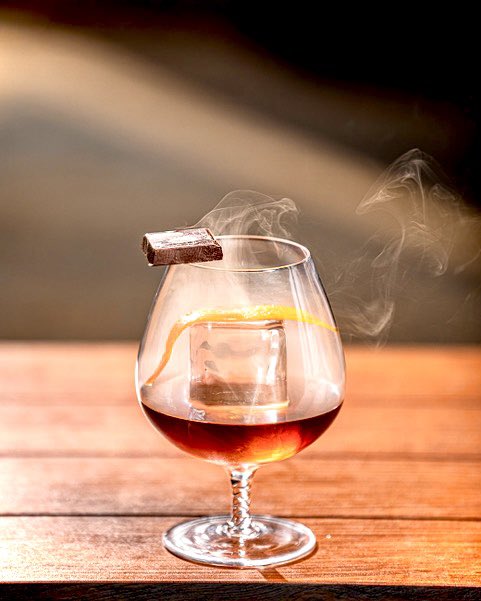 “ TÚ MOMENTO “

.Cognac XO
.Fortified Wine 
.Maple Syrup 
.Black Walnuts Bitter 
.Smoked with American Oak.
.Orange peel and dark cacao 70%

. Elegant, complex, explosion of aromas and flavours, close your eyes and enjoy it, it's your time.
