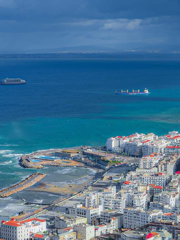 Sma000000As's tweet photo. #Algerie Une vue magnifique du quartier #Bab_Al-Wad au centre de l'Algérie 😍 https://t.co/36F18hBito
