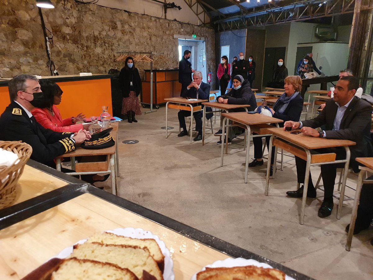 saidahamada's tweet photo. Avec @1ElisaMoreno, ns ns sommes rendus au #PlandAou et au #ZEF ds le 15e arrdt de #Marseille. L’occasion de lui présenter les travaux effectués ds le cadre de la rénovation urbaine, et d’échanger avec les femmes du quartier qui œuvrent chaque jour pour le bien être des habitants https://t.co/VdRsdmcyyE