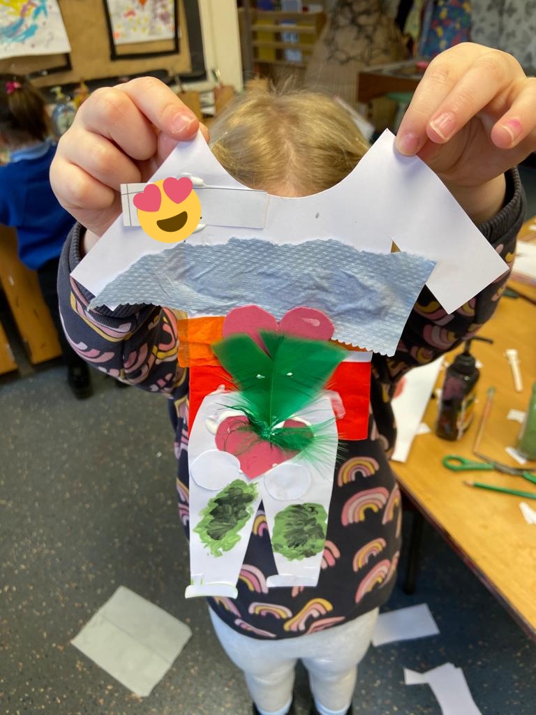 nurserydennyps's tweet photo. We continued to take inspiration from @FollowWestwood. Children collaborated by collaging an outfit on an outline of a child. Children also collaged, drew and painted on small cut outs of outfits and made old clothes more interesting adding loose materials. #artistofthemonth https://t.co/lkIFp1t8nR