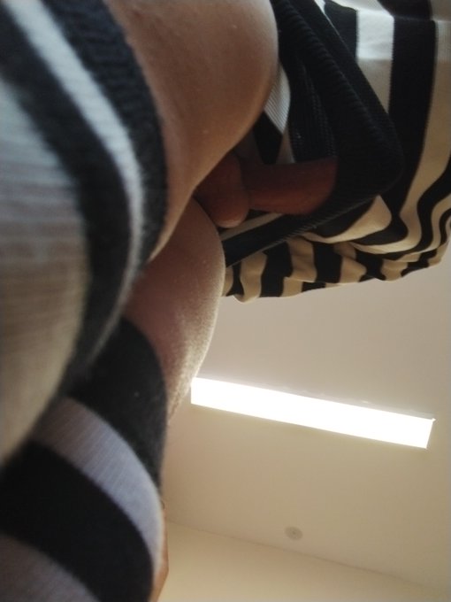 Peaking...

#Femboy #Legs #Cock #Socks #Gay https://t.co/WTc1p2MDTF