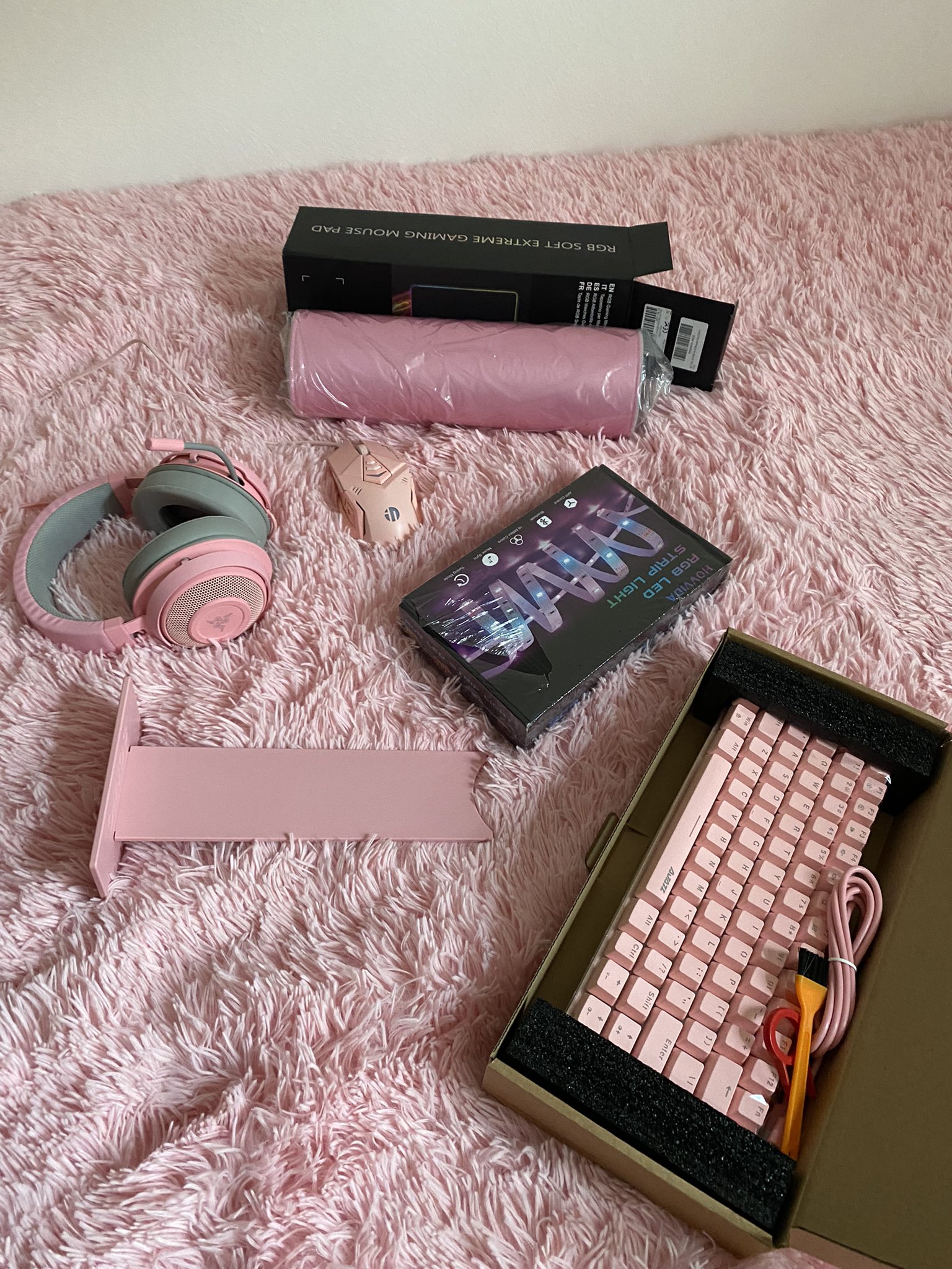 new stuff for my gaming setup, still a long way but I love it 🥰 https://t.co/ZKILFdgPsH