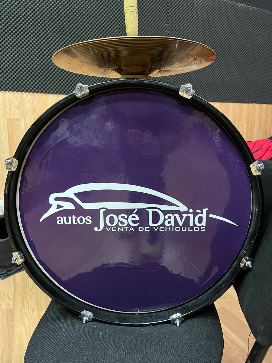 ComparsaHnosGtz's tweet photo. En el día de hoy os queremos presentar a nuestros patrocinadores. Le damos las gracias por su ayuda incondicional a nuestra comparsa.
#Andamusic
@autosjosedavid #casarobert_laparadita
#ComparsaHermanosGutierrez 🎭💜 https://t.co/ijJS0YIv1e