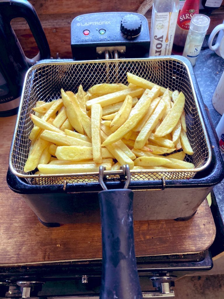 Chip Friday! Checking the fry quality and of course taste! Of our Lancashires finest washed chippers! <a href="/supersagitta/">@SuperSagitta</a> <a href="/HzpcUk/">HZPC UK🥔</a>