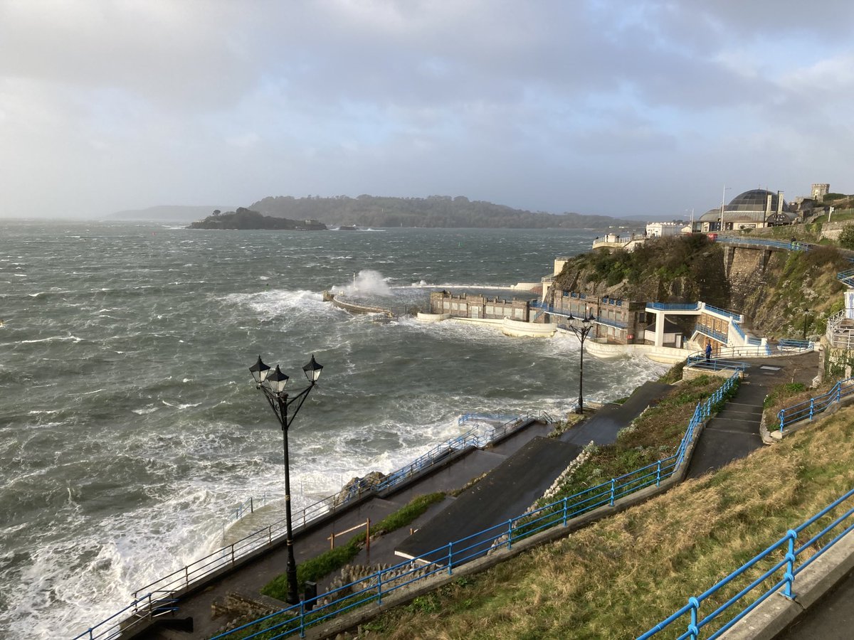 Mark65735856's tweet photo. #StormEunice #Plymouth #Tinside https://t.co/lJlVb7bHip