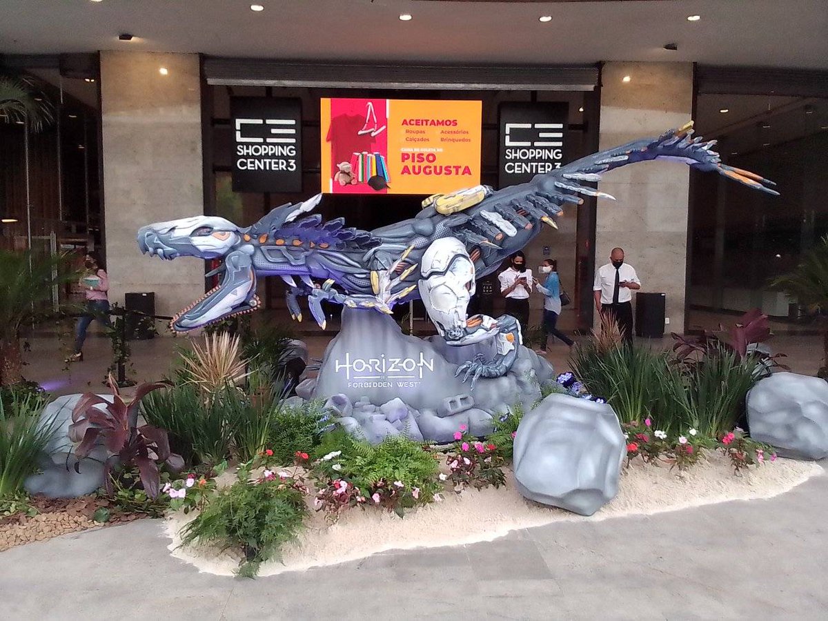 lojarockgamesgo's tweet photo. QUE MORAL, hein @PlayStation_BR  ? 🤩

Estátua de um Garraveloz foi instalada em frente ao Shopping Center 3, na Avenida Paulista, para promover o lançamento de Horizon Forbidden West.

Que coisa LINDA, MANDOU BEM DEMAIS! 🔥
.
#horizonforbiddenwest #ps4 #ps5 #lojarockgames #Aloy https://t.co/eCzowBLxpv