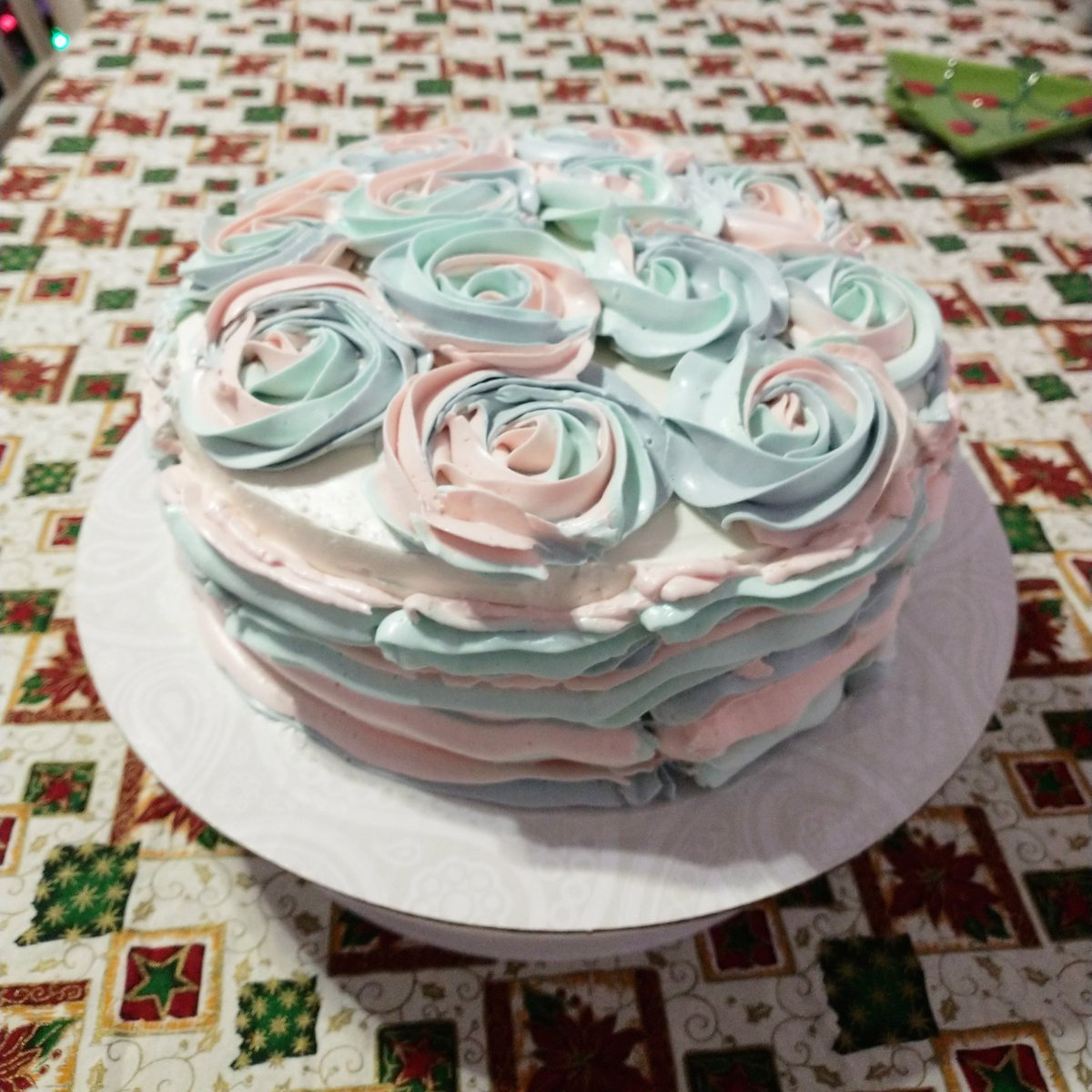 KrisHandmadeLuv's tweet photo. Today, I tried my hand at a fancier cake.

2 layer funfetti cake with a vanilla creme filling and an Italian buttercream frosting..
.
.
#madefromscratch #cake #homebaker #cakedecorating #justlearning #gottapracticemore #practicemakesprogress https://t.co/MWnt7j9MB5
