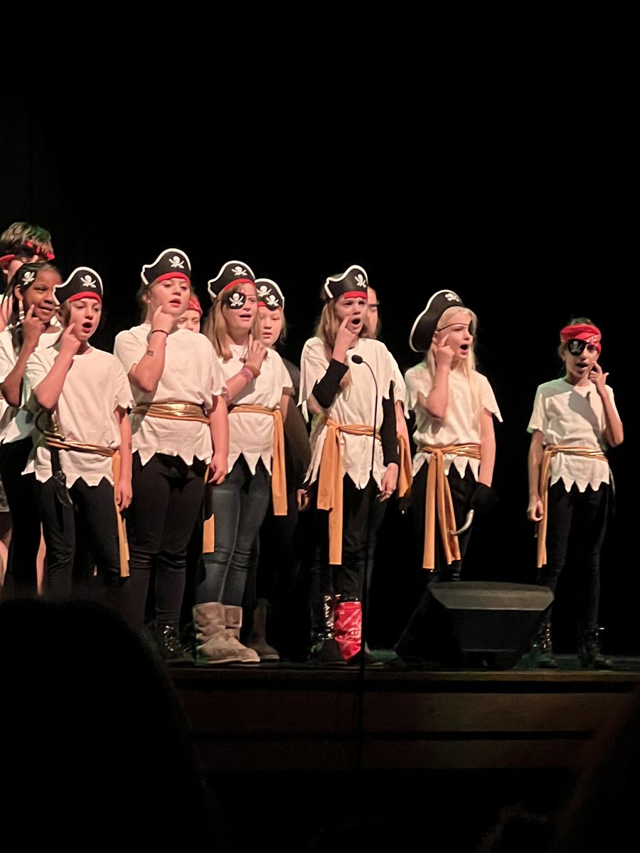kvdriskell15's tweet photo. Soo proud of our students who performed in the Space Pirates play @TGScottElem They did phenomenal job! Thank you @lynneth_whitten for all your hard work! https://t.co/sJE9gDdzTa