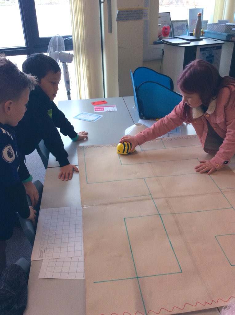staynorHprimary's tweet photo. Team Derwent did a fab job of coding the #Beebots to march from the Roman settlement to the barbarian settlement by writing an algorithm! @eboractrust #staynorcomputing @MrReevesKemp @MissHaigh_ @clint_lees @CodeClub @GirlsWhoCode @codeorg @scratch https://t.co/h5wl26TSpk