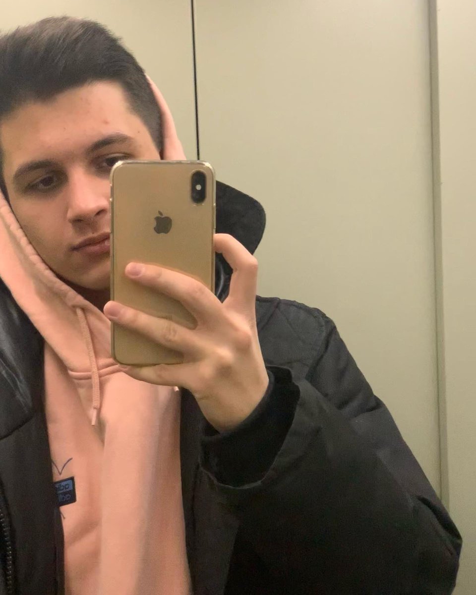 wdisglava's tweet photo. Сейчас проходят олимпийские игры в Пекине и меня, как человека болеющего за Россию о��ень сильно беспокоит ситуация с Камилой Валиевой.

Это ужасно

Я считаю что спорт и политику смешивать нельзя! 

#НашГеройОлимпиады #ЗаРоссию https://t.co/NA5FCMpe2K