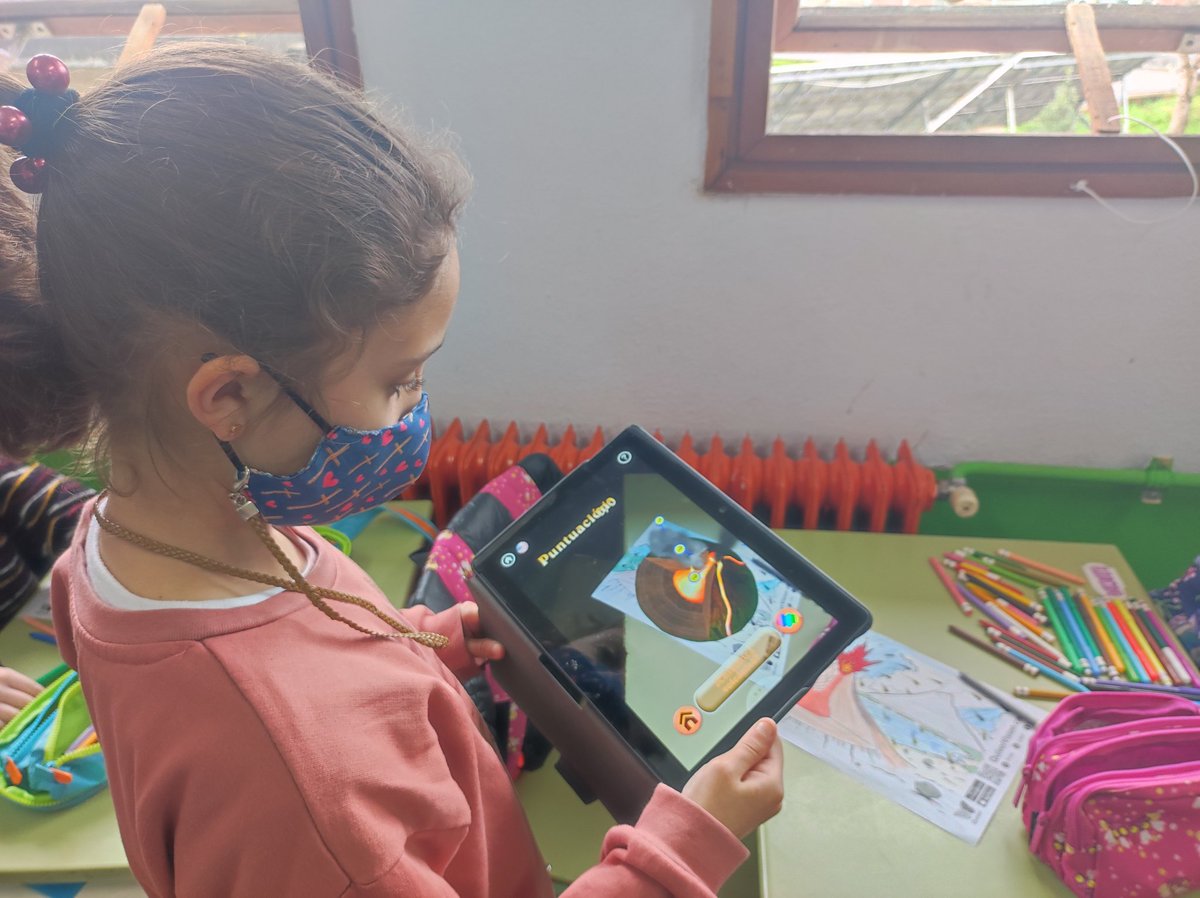 LourdesMolejon's tweet photo. Volcanoes Project at 4th Grade. Science. #clil #quiver @quivervision #augmentedreality #activemethodologies @cpvfresnogrado https://t.co/wdyJSJOESH