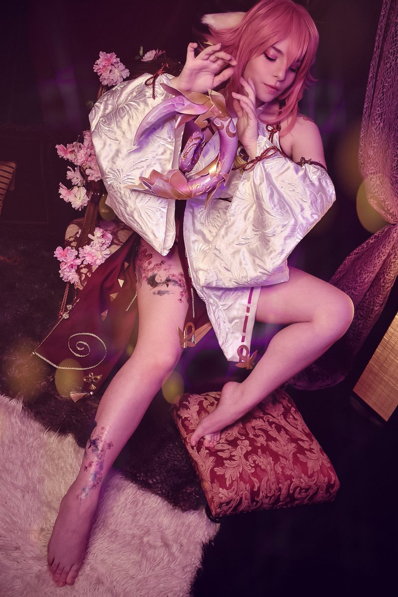 SilverCoreC's tweet photo. Yae Miko was not a plan at first... but then I was smitten by the girlboss energy

photo by @Hell_N_Cosplay 
wig by @ alien.cuppey on insta

props, costume and 3D prints by me https://t.co/dNF9NMF6qx