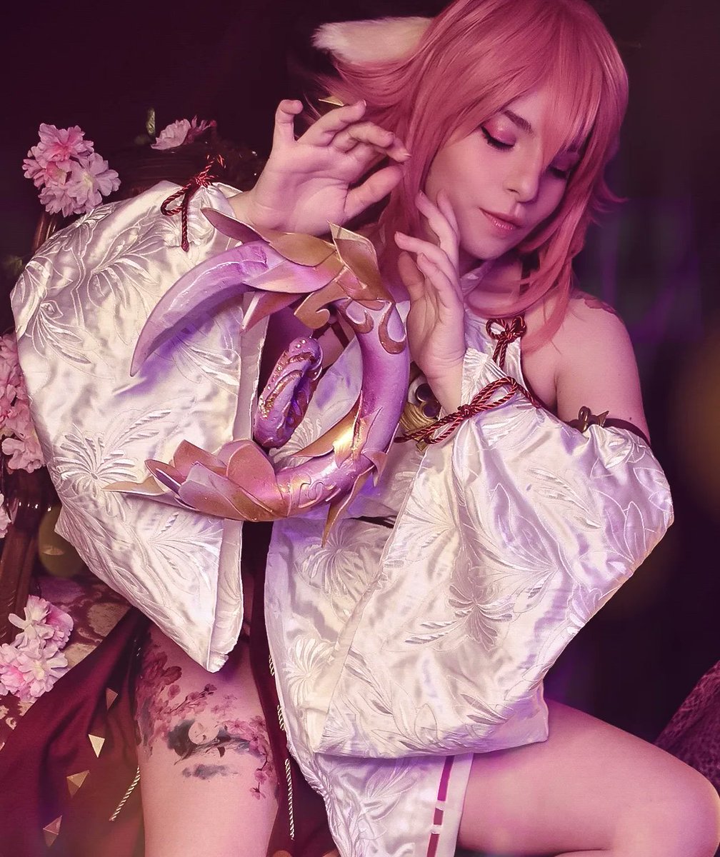 SilverCoreC's tweet photo. Yae Miko was not a plan at first... but then I was smitten by the girlboss energy

photo by @Hell_N_Cosplay 
wig by @ alien.cuppey on insta

props, costume and 3D prints by me https://t.co/dNF9NMF6qx