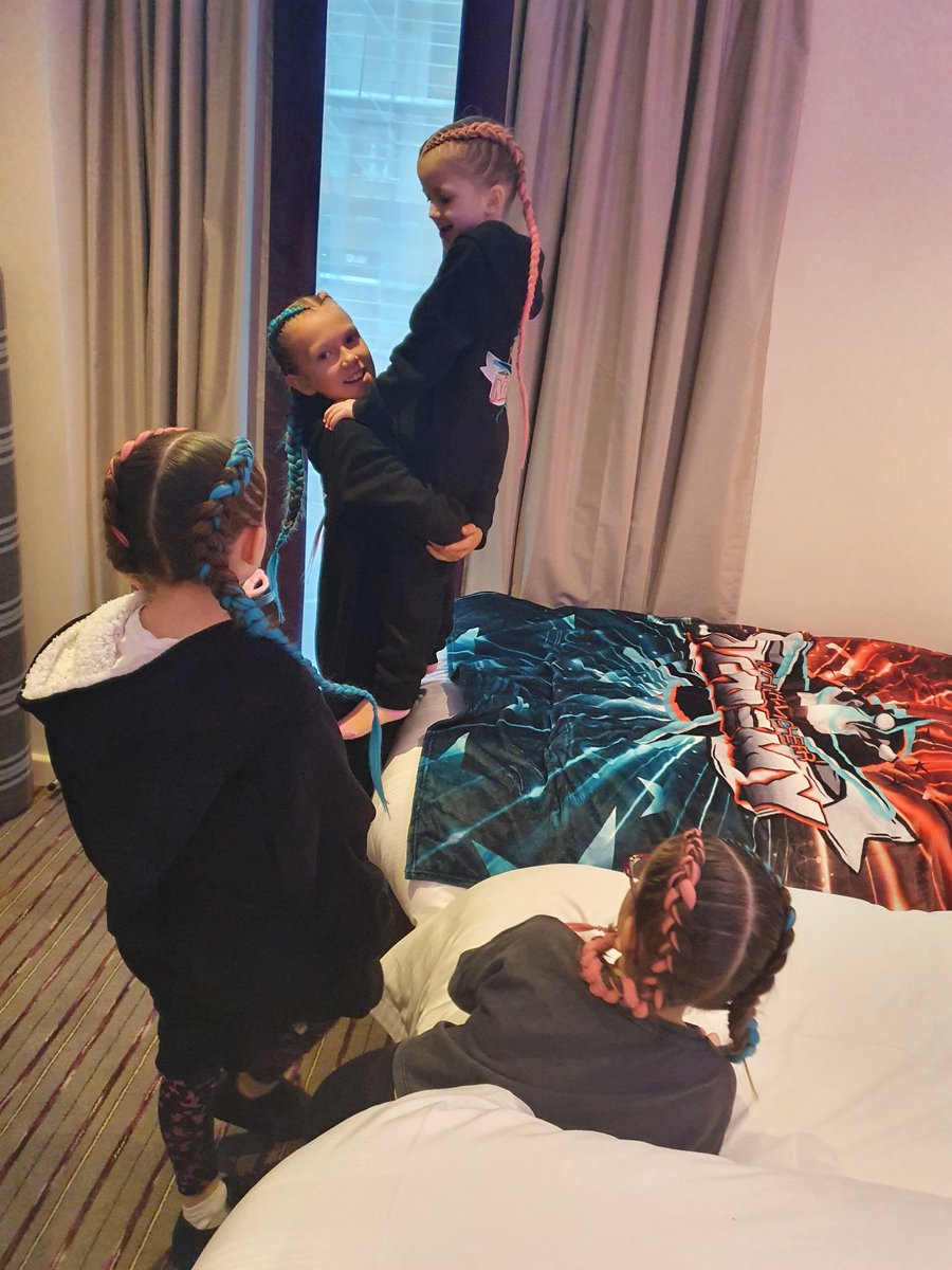 Kara tomlinson tweet media