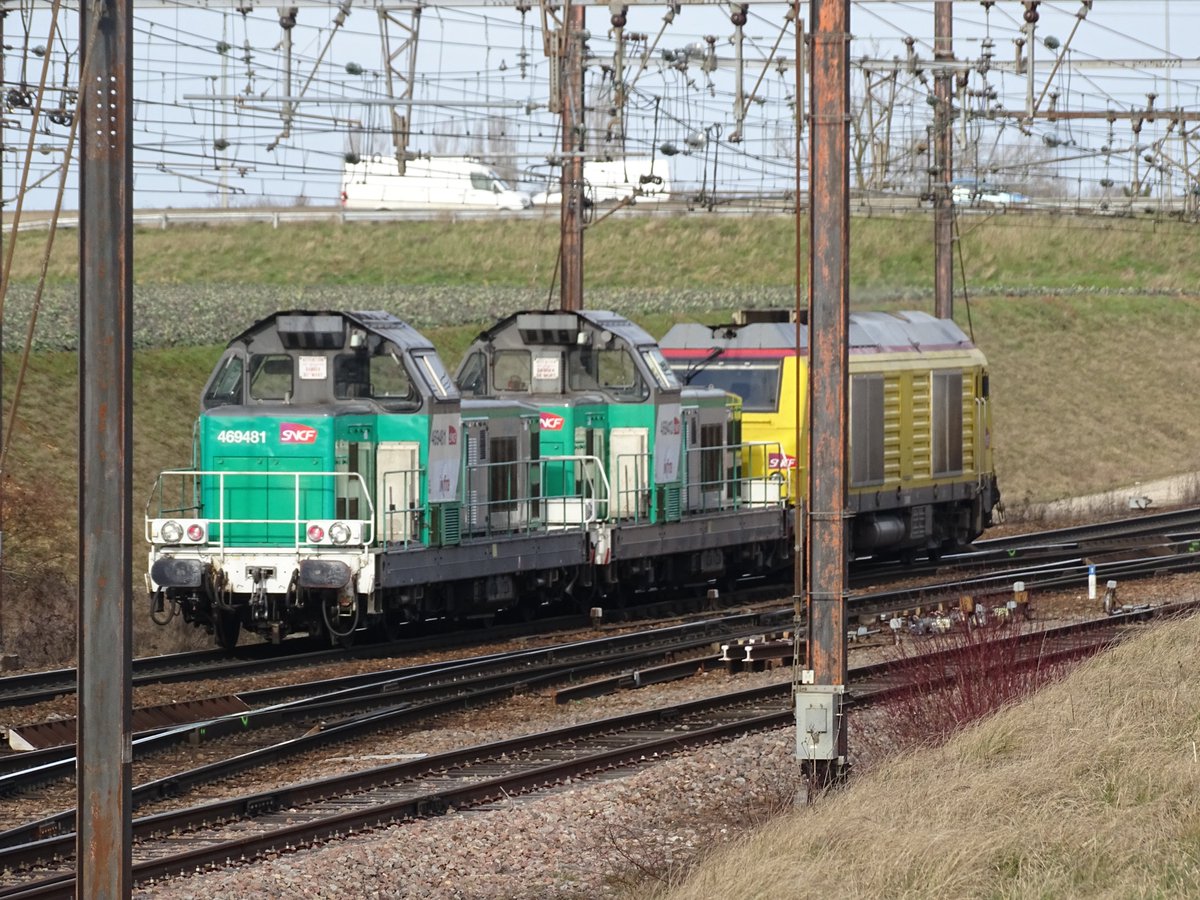 BONNIN1402's tweet photo. de l'#orge aussi jaune que certaines loc autour de Dijon
#FretSNCF et #SNCFInfra à Gevrey et @LineasForce au #pk343 à Gemeaux
2/5 https://t.co/j98uEIjz80