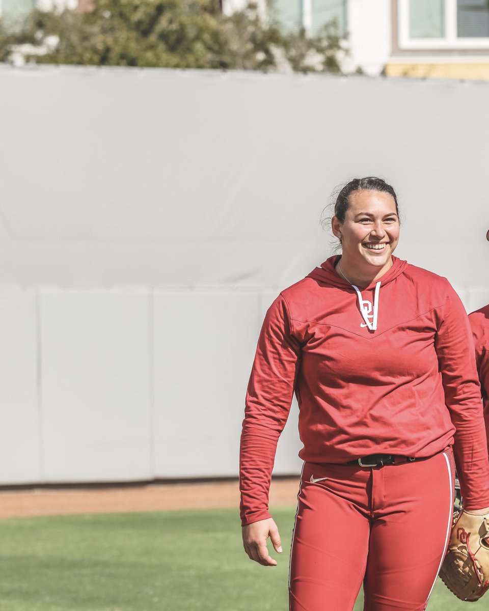 OU_Softball's tweet photo. 𝐀𝐥𝐥 𝐬𝐦𝐢𝐥𝐞𝐬 for gameday 😁

#ChampionshipMindset https://t.co/bSK1FrKoH9