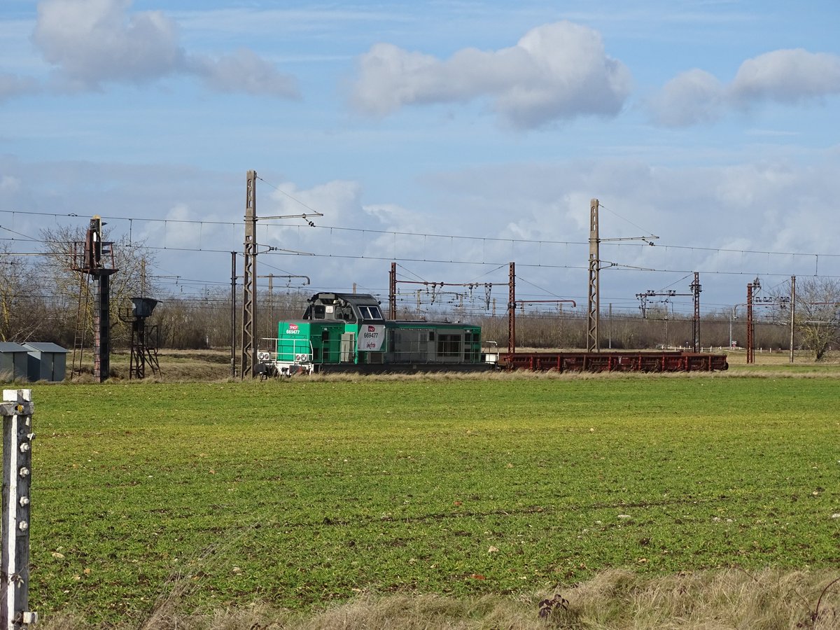 BONNIN1402's tweet photo. de l'#orge aussi jaune que certaines loc autour de Dijon
#FretSNCF et #SNCFInfra à Gevrey et @LineasForce au #pk343 à Gemeaux
2/5 https://t.co/j98uEIjz80