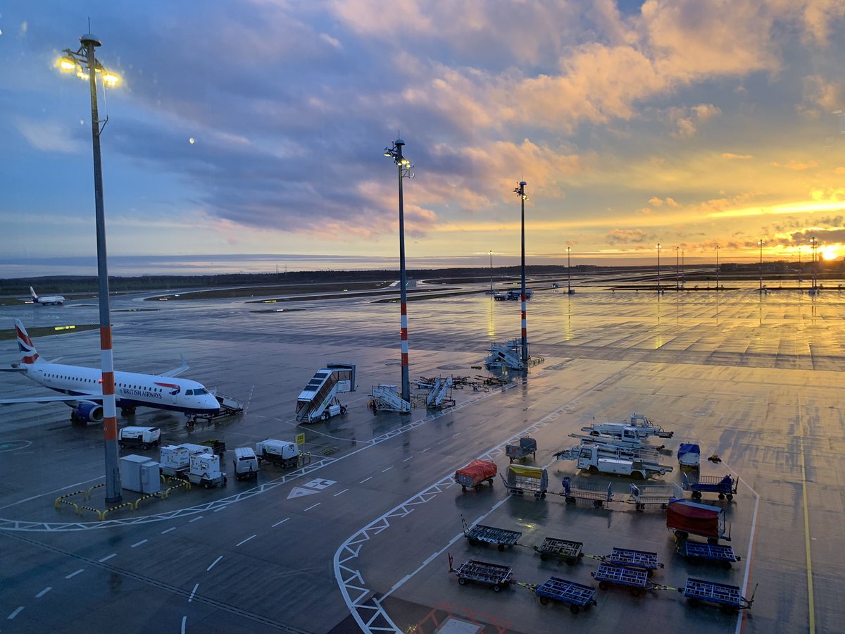 RollsUK's tweet photo. Storms over Europe and I managed to be on the only #BA flight home to London.  Lucky me. #Eunice #Zeynep  #StormEunice https://t.co/4VDgCRoI1Z