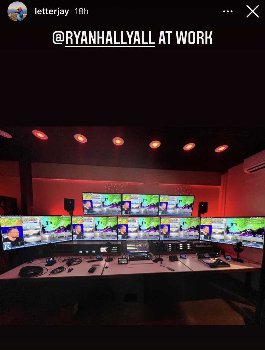 ryanhallyall's tweet image. Now THAT’S a setup 😂