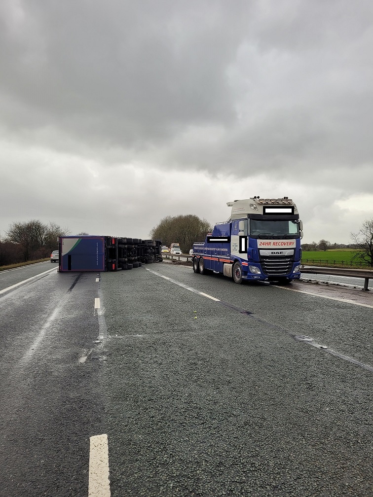 NWmwaypolice's tweet photo. WOW !!!  It's been a mad few hours - a few photo's of the overturned LGV on the M56 J9 Lymm >> J10 Stretton - Great assistance as ever by our colleagues @HighwaysNWEST - This has been cleared https://t.co/siLAD08QlY