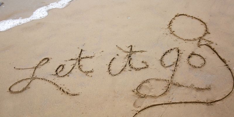 Laura_Lummer's tweet photo. The problem after breast cancer is we’re conditioned to fight how we feel rather than process it and allow ourselves to grieve. 

In this episode, we’ll talk about the importance of that process and how allowing yourself to grieve can give you the https://t.co/cuxkUvIisg https://t.co/R1ZlVuGKEZ