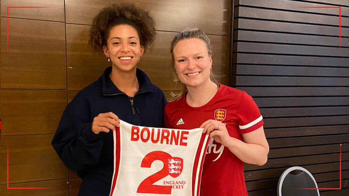 A very special moment for <a href="/FloraPeel/">Flora Peel</a> @ohamilton161 <a href="/marthataylor__/">Martha Taylor</a> &amp; <a href="/DarcyBourne/">Darcy Bourne</a> as they were presented with their first ever senior international shirts yesterday 🙏