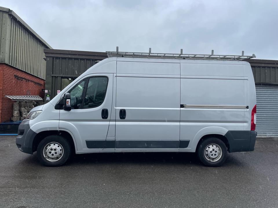 bentleyscitroen's tweet photo. Fresh in stock, not yet advertised:  L2H2 Relay, 46,500 miles, fabulous condition plus roof rack included. £15,495 plus NO VAT!! Rare opportunity for someone looking to convert OR a trader that isn’t VAT registered. Please call 01925 819401. https://t.co/YY3HziaVhU