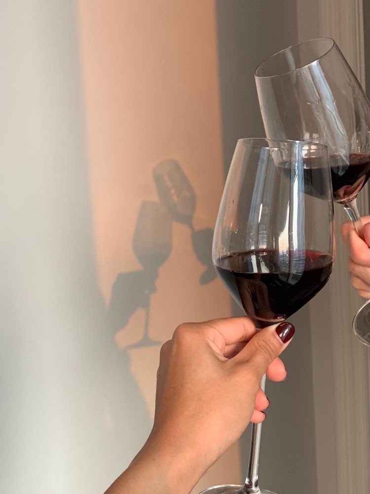 Salute to us! The Spring issue is at the printers &amp; we’ve just read 5 good health reasons not to refuse a glass of red for today’s #NationalDrinkWineDay 
👀🍷