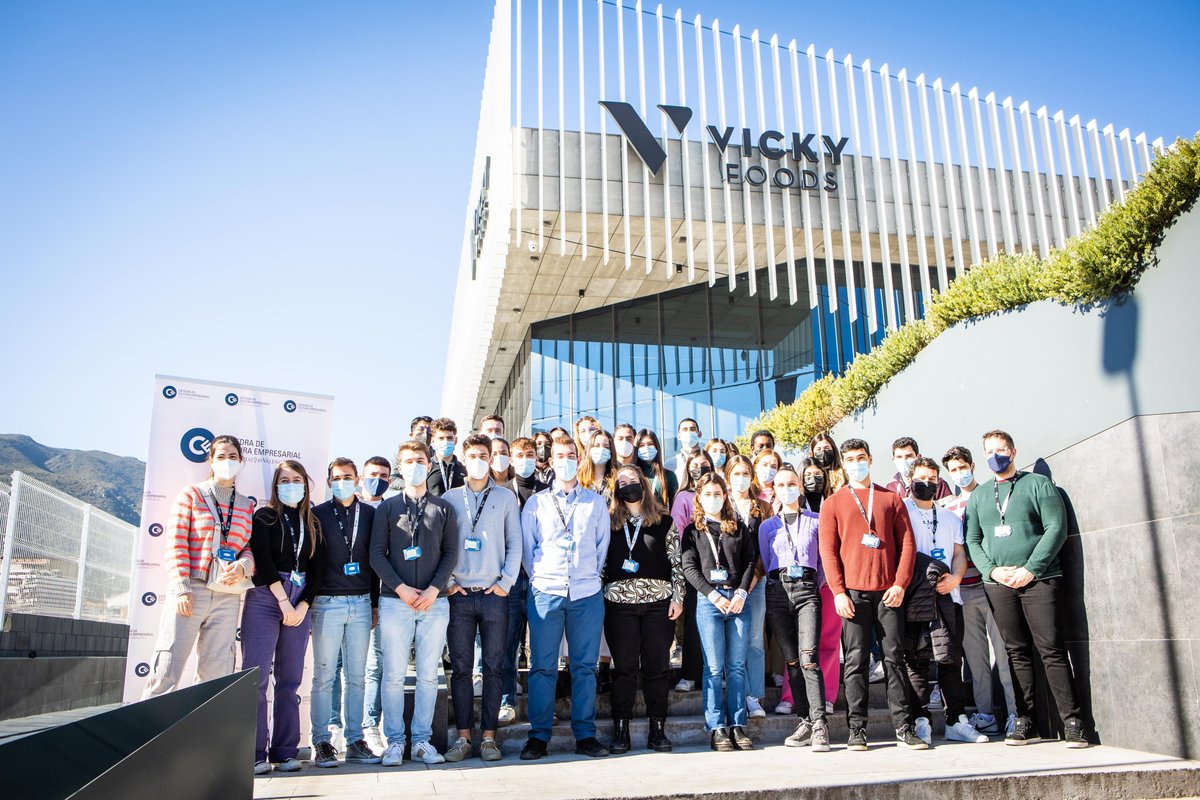 CatedraCe's tweet photo. 🔵#QPSE | Esta mañana hemos visitado con el alumnado de nuestro programa Qui pot ser empresari? la empresa Vicky Foods junto con su consejero delegado @rafjuan  Muchas gracias por todo. https://t.co/I2DB2yLvUS