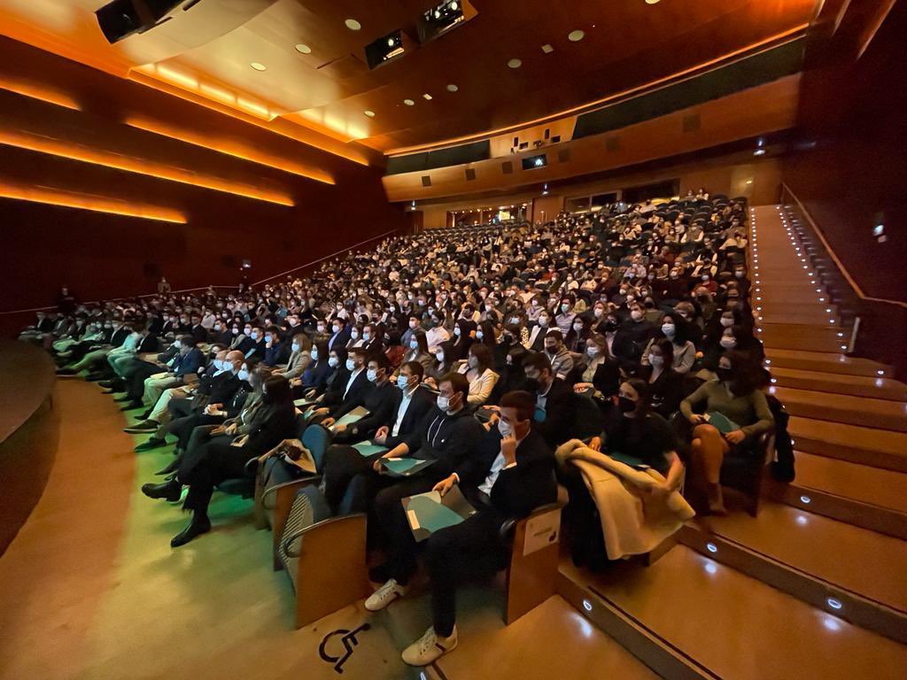 Enpresagintza's tweet photo. 2018/19 eta 2019/20 promozioetako gradu, master eta profesionalentzako programetako promozioetako diploma banaketa. Zorionak denei! @MUnibertsitatea #LearningFromReality https://t.co/vN3U0YzR1u