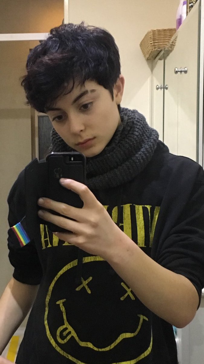 static_pulse_'s tweet photo. Wanna start a new trend: show a picture of yourself just before you started listening to @PalayeRoyale and then show a more recent picture of yourself haha https://t.co/p7K8Wekq5I