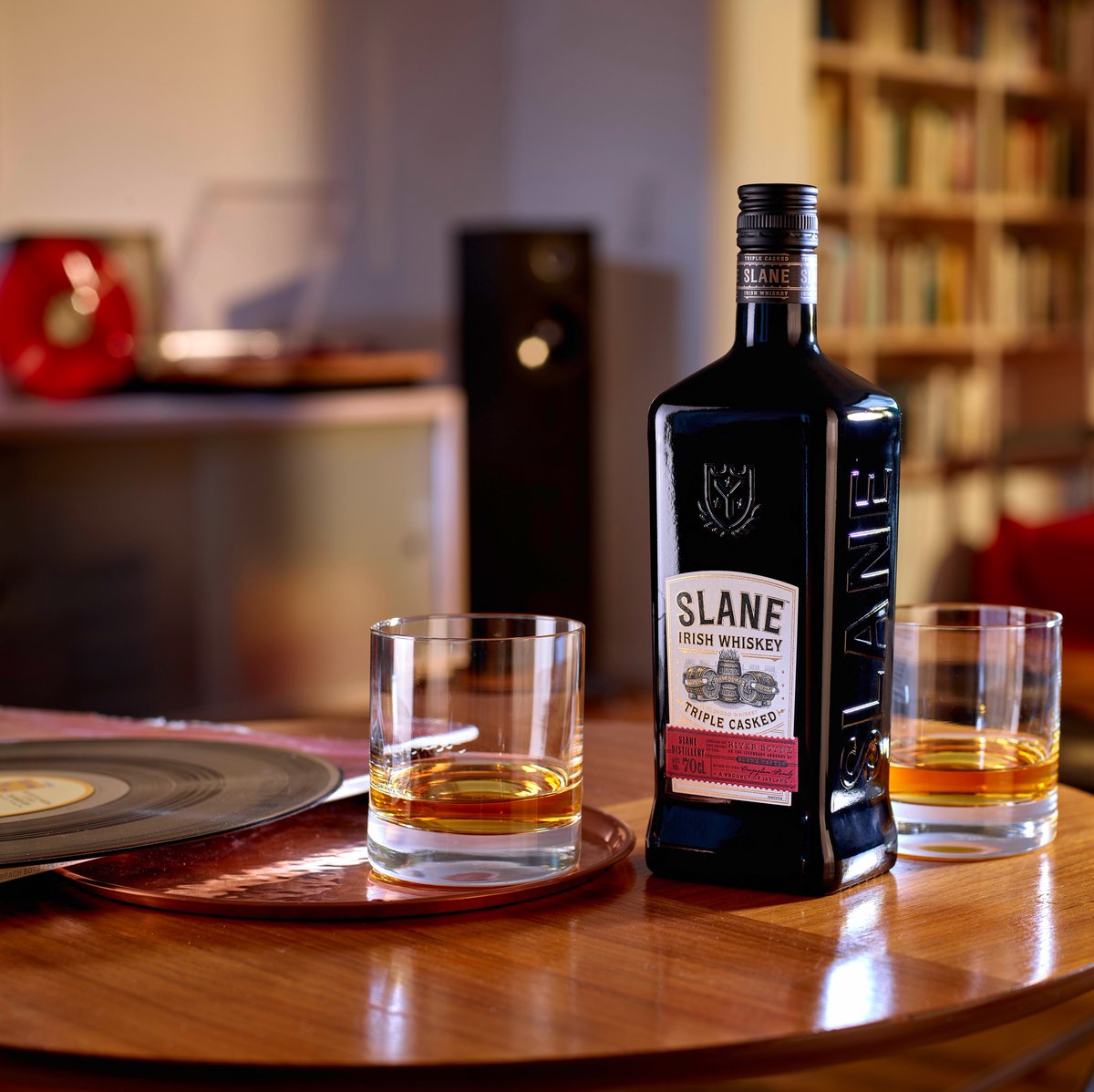 Seems like the perfect night to stay in, enjoy a Slane Rocks and some tunes. Sláinte! 

#SlaneIrishWhiskey #SlaneRocks