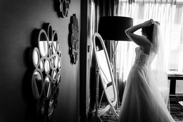 The big day is here and get ready in our large and luxurious suites with room blocks for all your wedding guests from near and far. bit.ly/2KlfrDQ
📸: @saltandsonderstudio