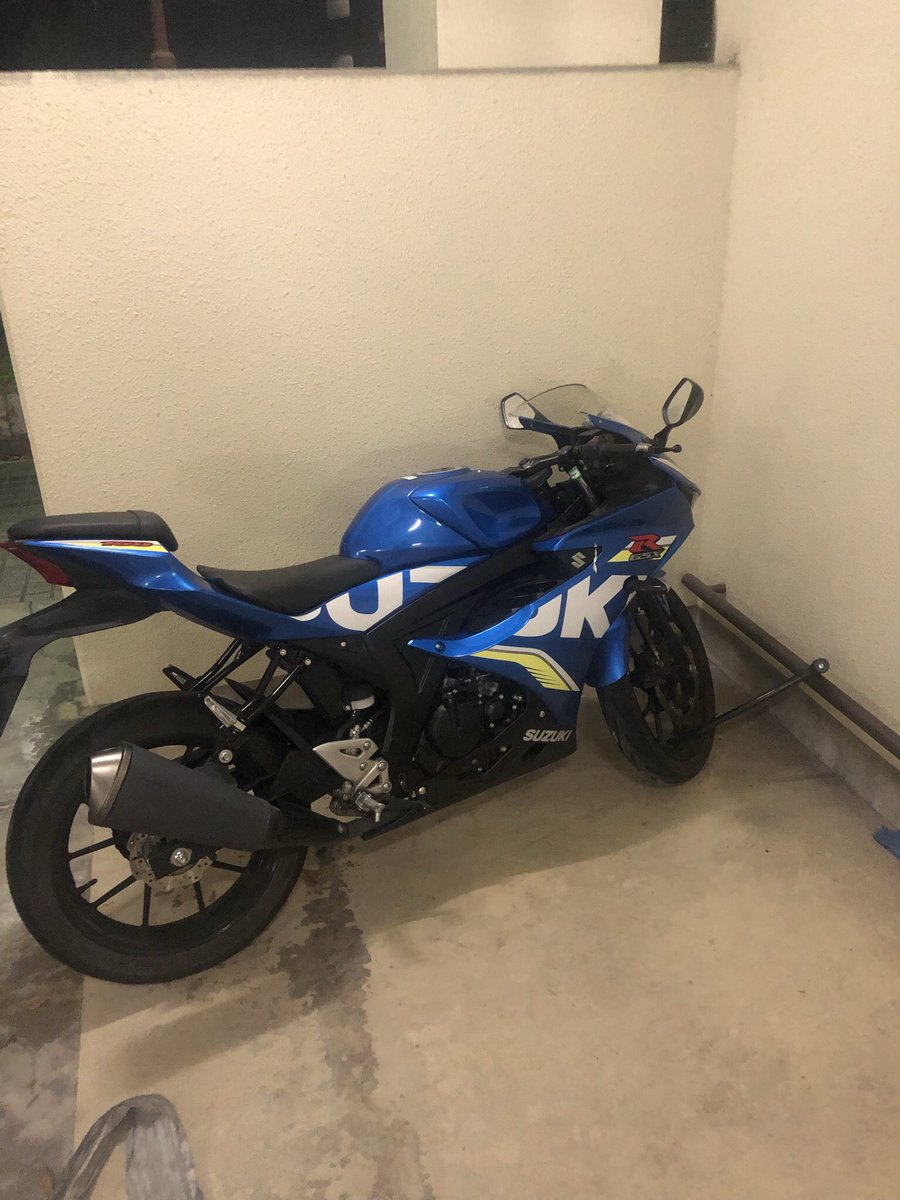 GSX R150に乗って早4年、そろそろメンテナンスパーツ交換の時期に。副業でしてるガイドヘルパーの仕事にも、載って行っています。排気量アップか？乗り換えてスクーターか？それとも電動自転車に乗り換えるか？昔と比べて怖いなと、思うことが、多くなった。来年で、50歳潮時かな？＃バイク#SUZUKI