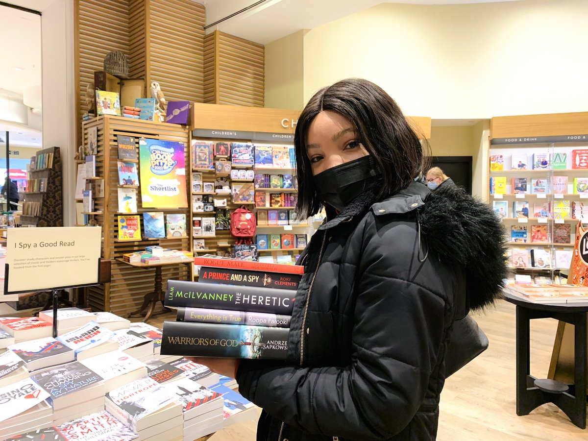 MonouXcollege's tweet photo. One afternoon in @WaterstonesPicc, one mission: find the 3 most inspiring books on the shelves and the college will buy them for you! ๐คฉ๐ At #MonouxCollege we believe reading is one of the biggest pleasures in life and we #readtosucceed! #bookworms #waterstones #halftermtrip https://t.co/WgCnivDw8P