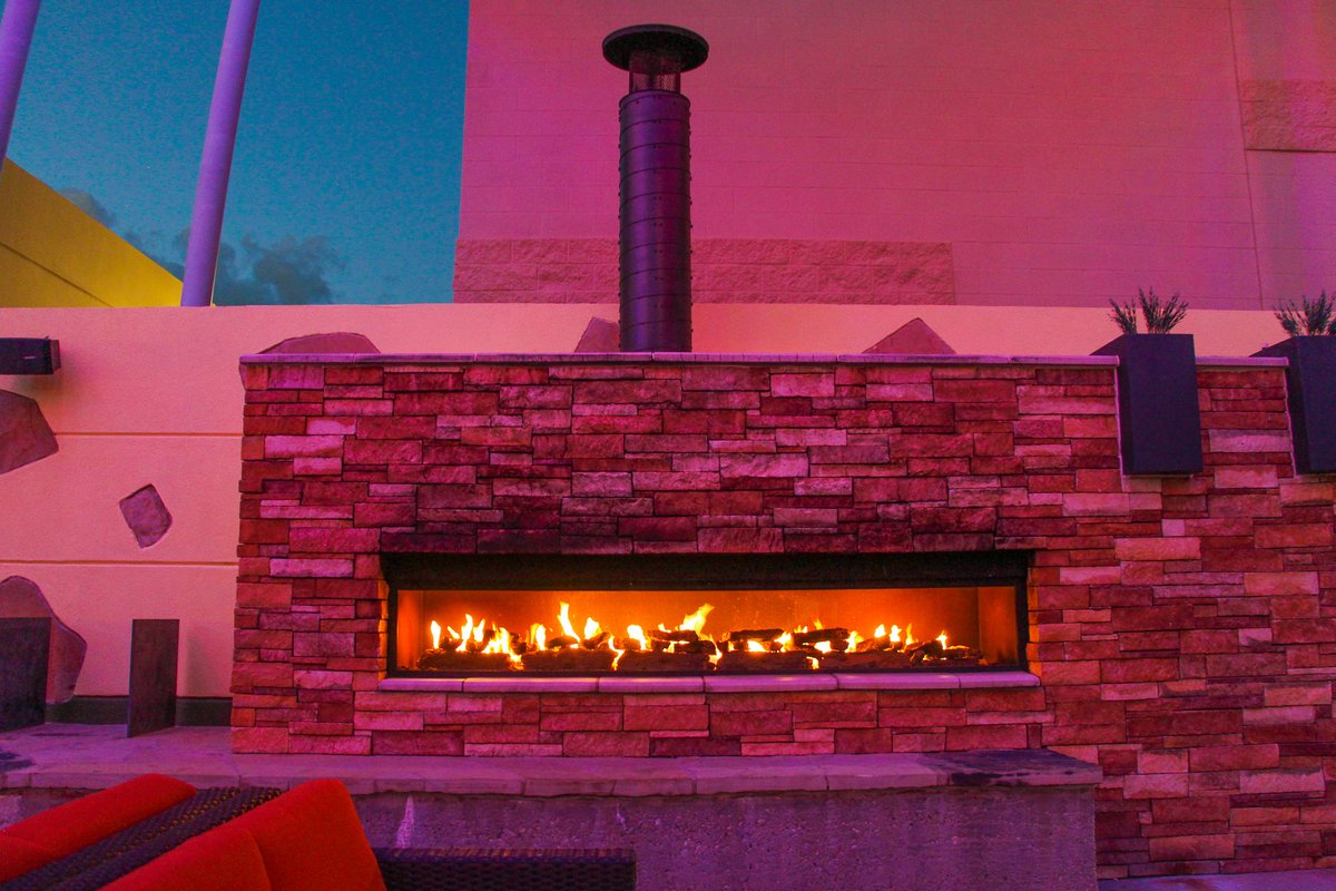 FreedomCrossing's tweet image. This weekend at Freedom Crossing!

-Tonight: Friday at the Fire w/ Speak No Evil + DJ White Ferrari beginning at 6 PM.

-Tomorrow: Family Play Date w/ Uncharted at The Grand Theatre at 11:45 AM, show time at 12:45 PM. Tickets on a first-come, first-served basis. 

See you there!