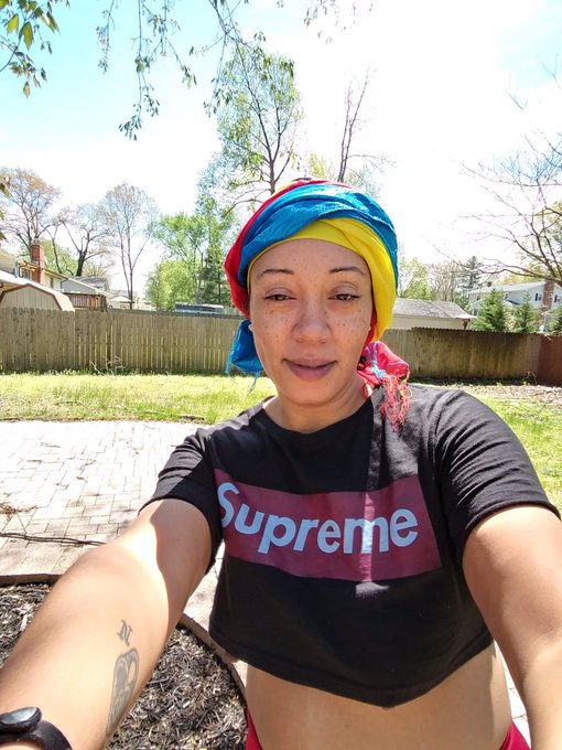 My tits hang but my pussy good n greedy eat me then fuck me to death.. if u can 🤫.. https://t.co/exE