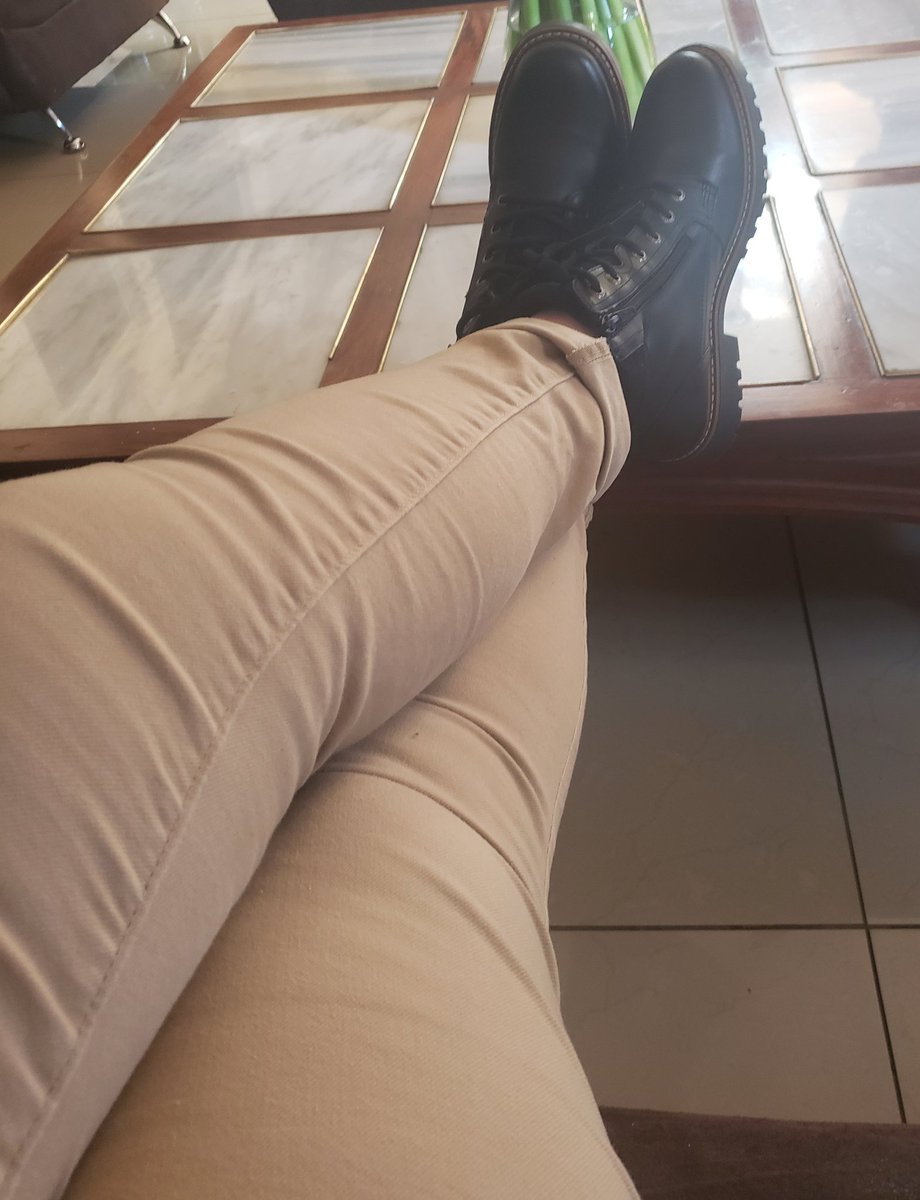 LilyInTheSunset's tweet photo. These boots are made for walkin' 😎🤘🖤 #LikeARockStar https://t.co/M2cnFfXHya