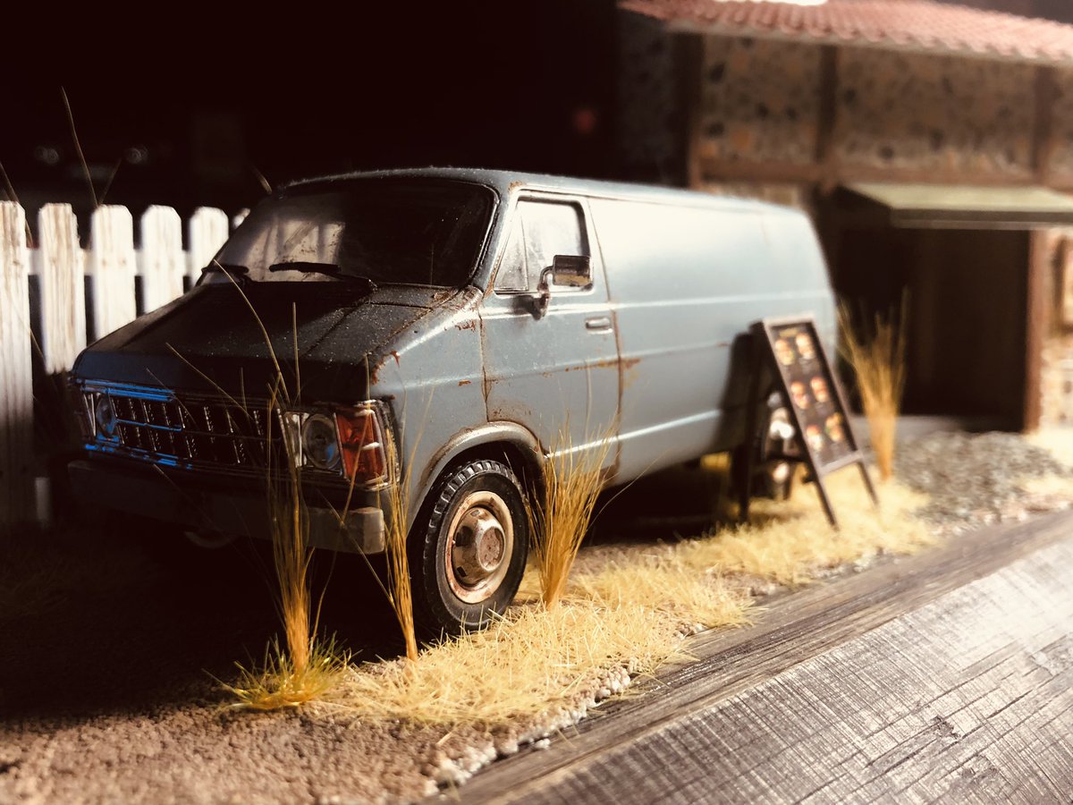 fujishige47's tweet photo. 先日、Instagramにもあげましたが、こっちにも
#ジオラマ
#1/43スケール
#DOOGE
#バーガーショップ https://t.co/9cRb4V6com