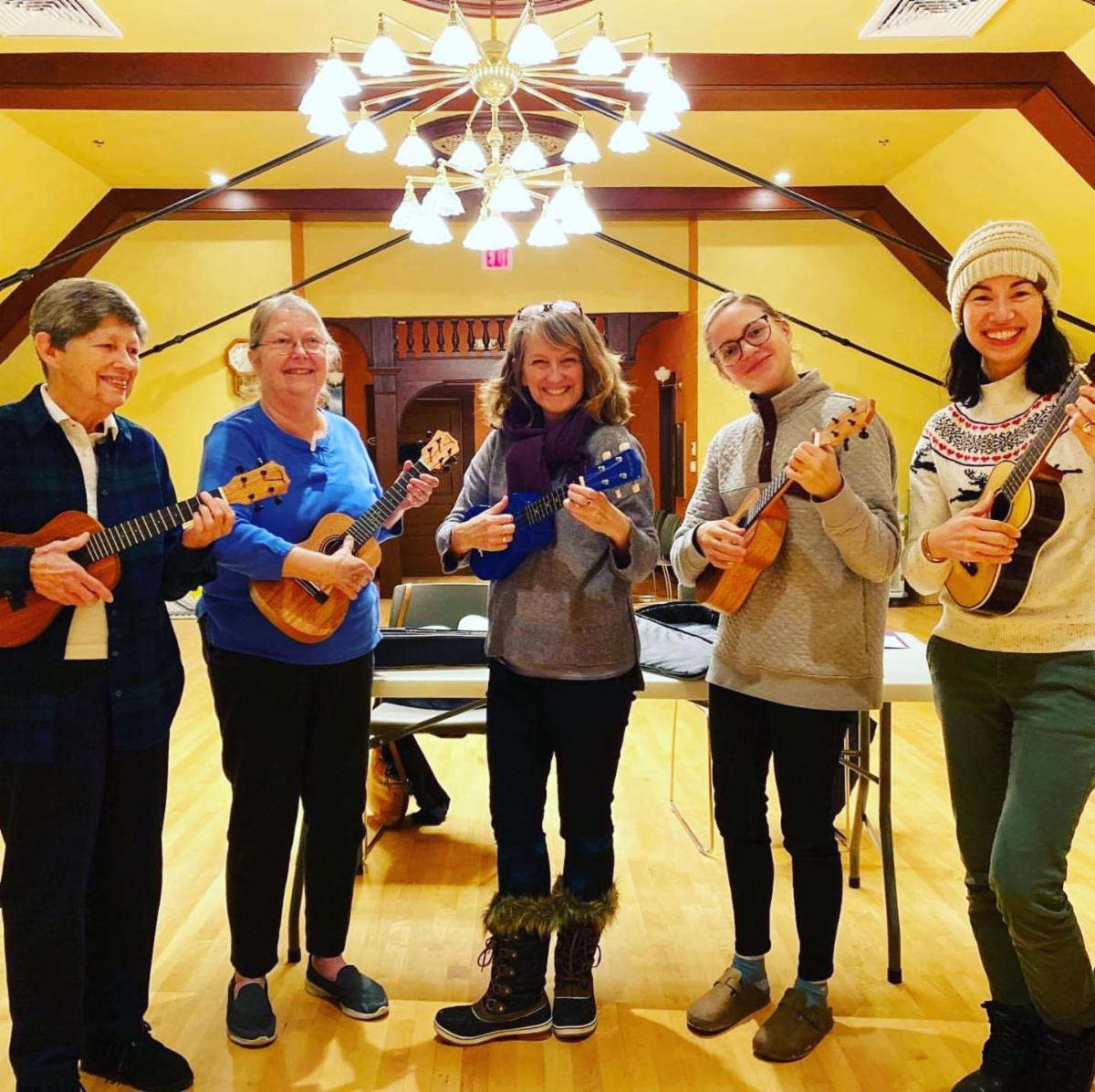 VisitEssexMA's tweet image. @essexpubliclibrary #repost - Congrats to the graduating Ukulele class &amp;amp; thanks to Ruthanne Lowry Paulson of @performingartsinspirations for teaching. Thanks to the Friends of the Library for funding &amp;amp; to @themusary for loaning the instruments.

#TOHPBurnhamPublicLibrary #EssexMA