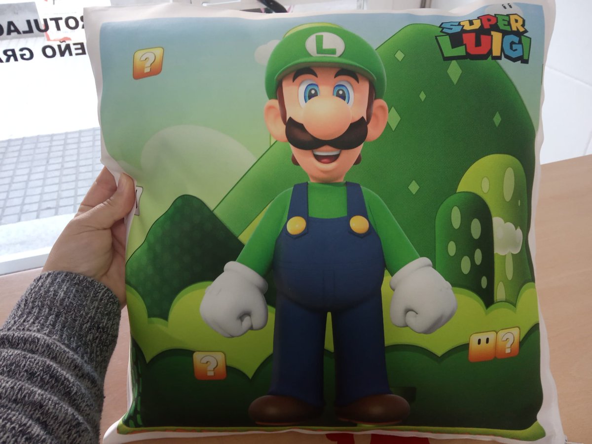 ¡Mira qué chulada de cojín de #SuperMario y #Luigi acabo de hacerle a una clienta!
#ImpresionTextil #Sublimacion #DiseñoPersonalizado
#Merchandising #Nintendo