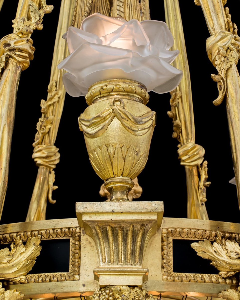 ButchoffBoys's tweet photo. Undoubtedly one of the most important items revealed at our Palm Beach 2022 stand!
•
This pair of ormolu basket chandeliers in the Louis XVI manner represent the epitome of craftsmanship and style at the turn of the last century. https://t.co/7L0iHLo5SK