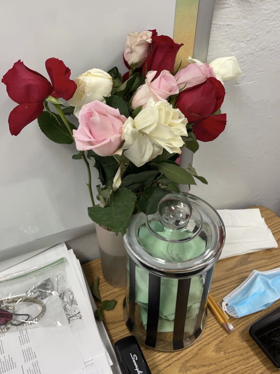 MsLicciardi's tweet photo. Received a sweet Valentine’s Day gift from one of my students this week! https://t.co/9xI3HqExtu
