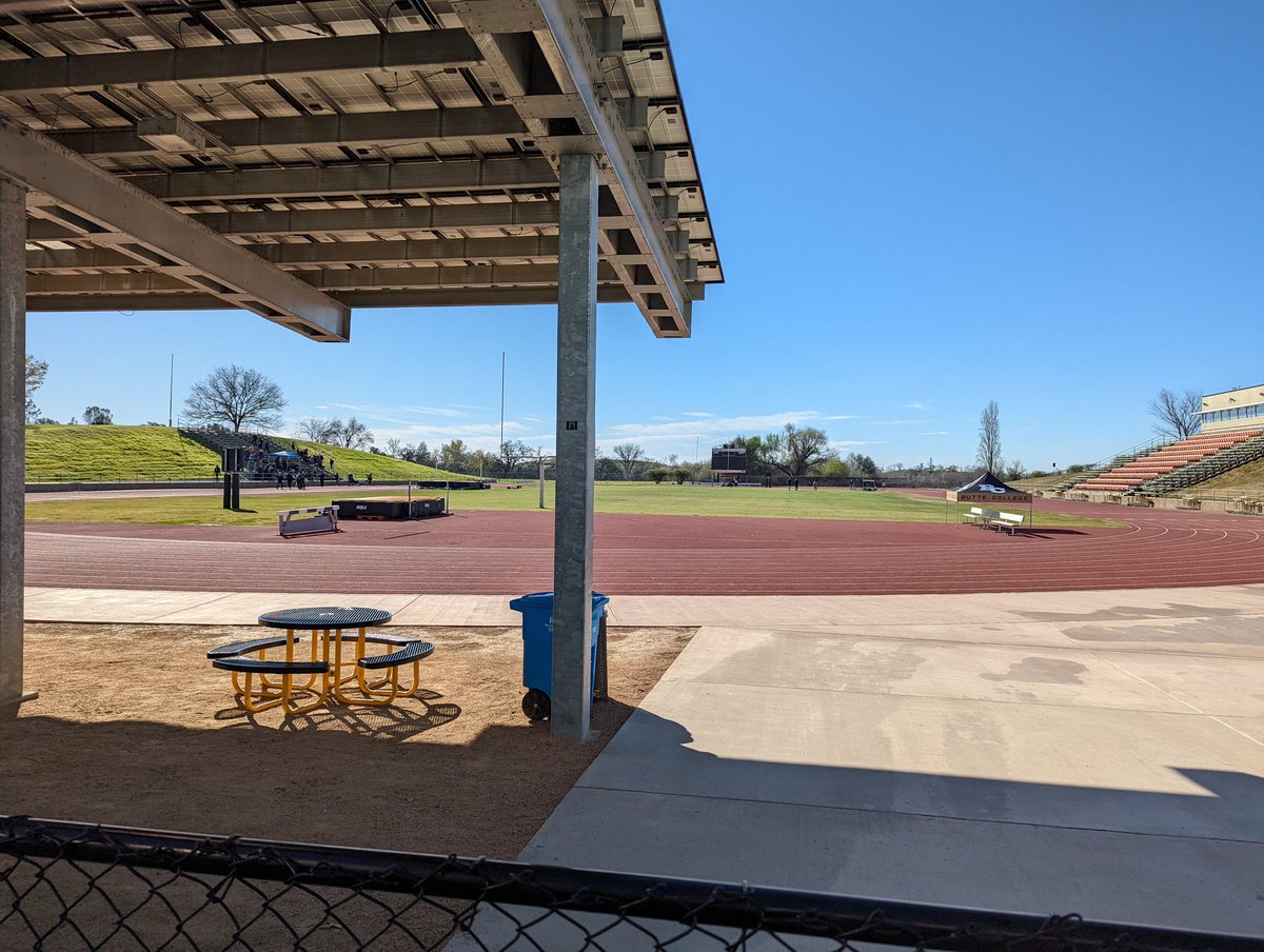 RedwoodsTrackXC's tweet image. Made it! Time for some track and field!! #GoWoods